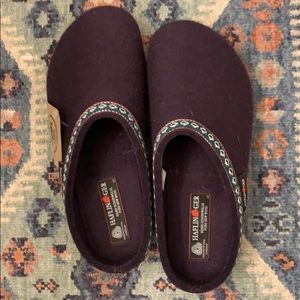 Haflinger Grizzly Wool Clogs,Eggplant, size 9-9.5
